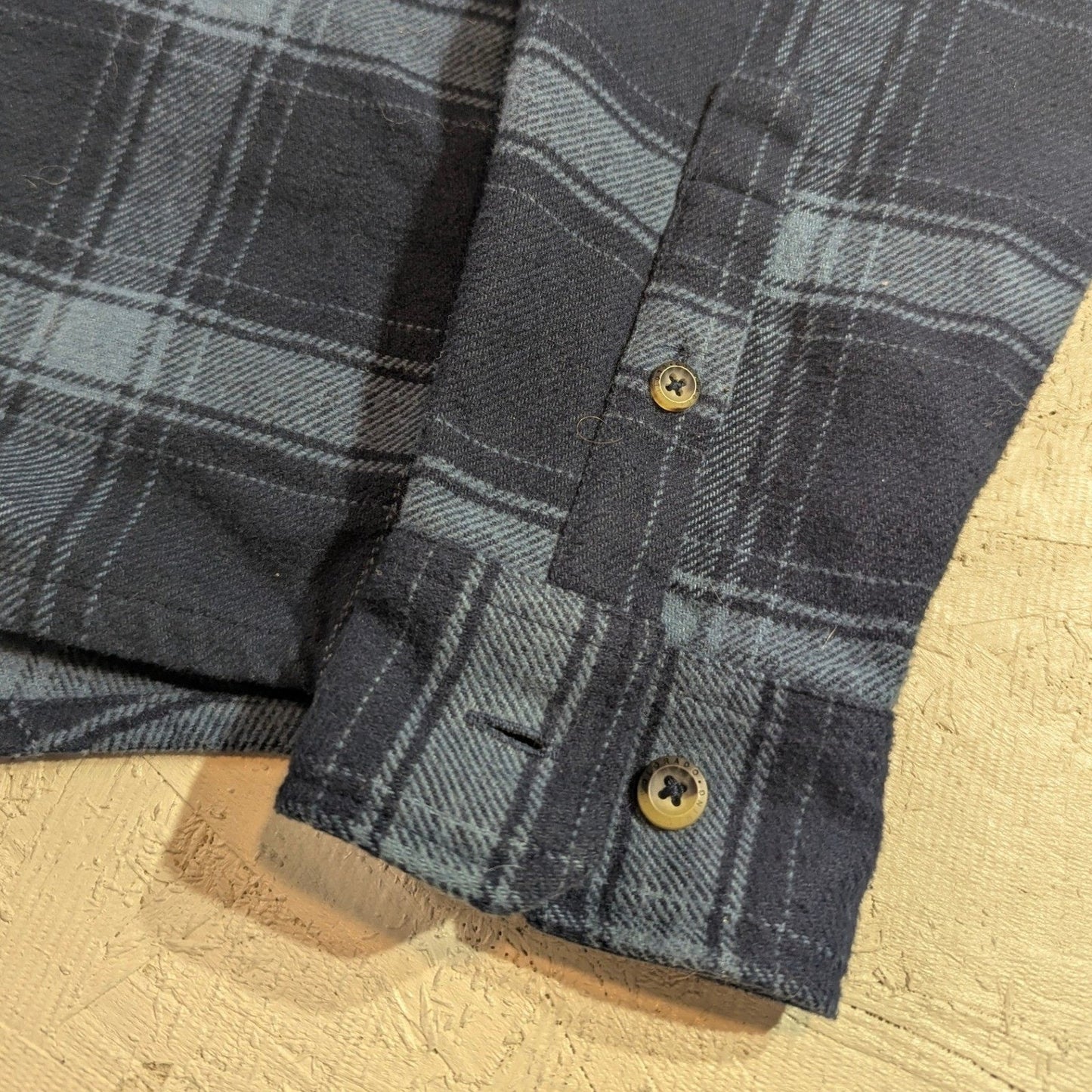 Colorado Clothing Blue Plaid Flannel Shirt – Men's M Long Sleeve Button-Up