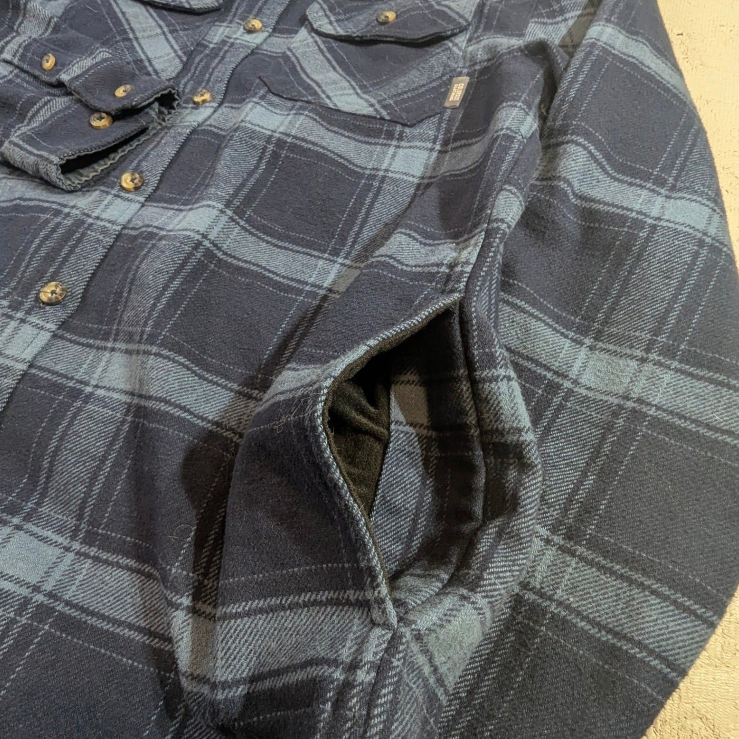 Colorado Clothing Blue Plaid Flannel Shirt – Men's M Long Sleeve Button-Up